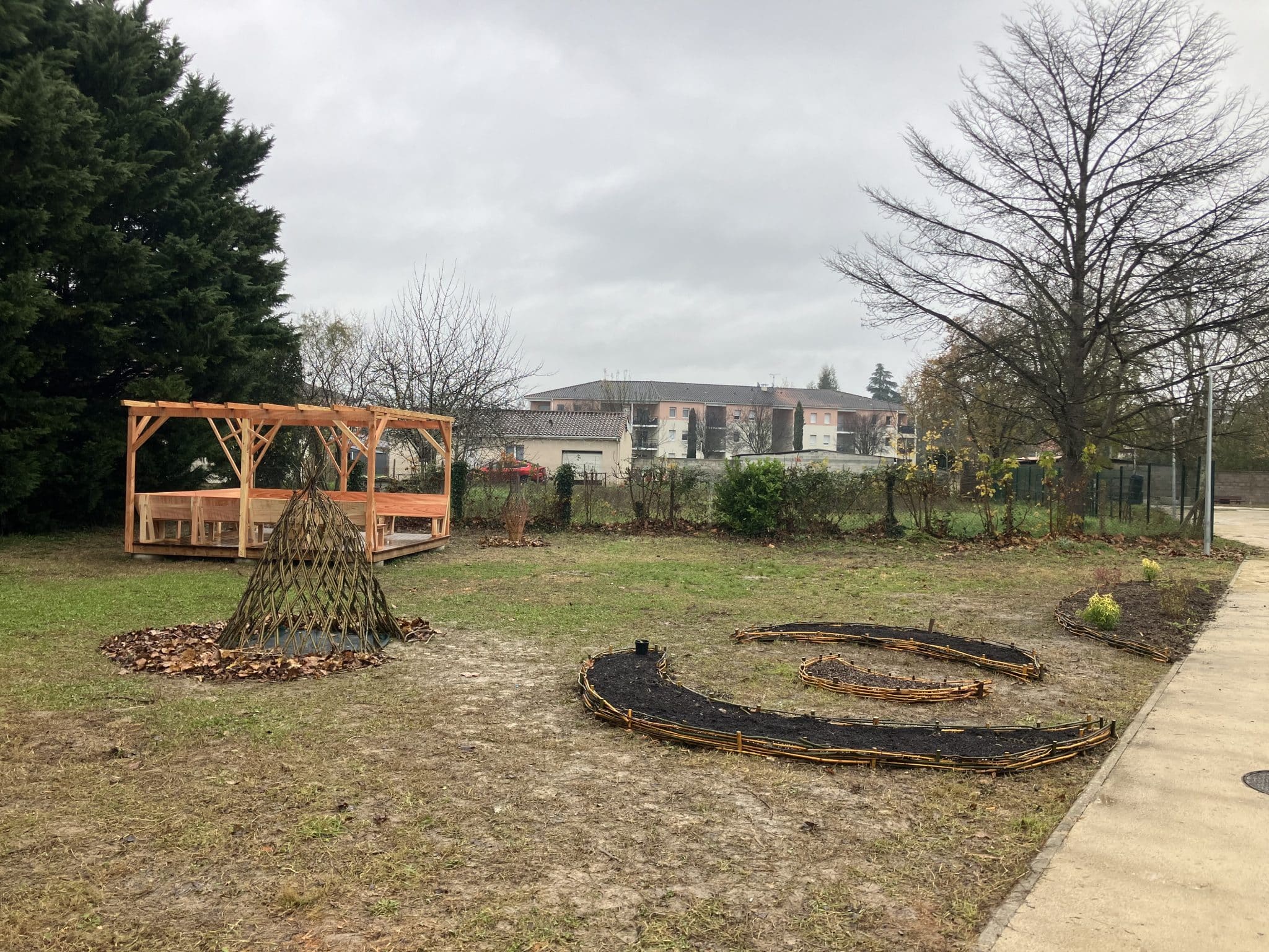 Les stagiaires ETRE imaginent les premières esquisses du futur jardin de Viars / Lentajou